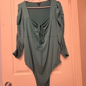 Torrid Green Ruched Tie Front 3/4 Sleeve Bodysuit